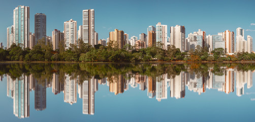 Fototapeta Panoramic view of the most important lake in the city of Londrina, Brazil. obraz