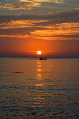Fototapeta na wymiar Beautiful sea at sunset