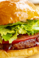 野菜が新鮮で肉が美味しいハンバーガー