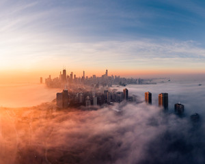 Naklejka premium Foggy sunrise Chicago