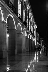 Fototapeta na wymiar Architektur in Lissabon schwarz weiß