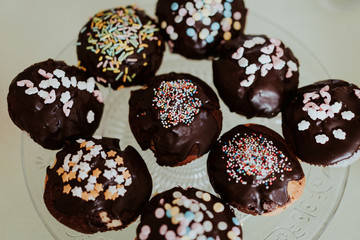 cupcakes, cakes, muffins with choclate frosting