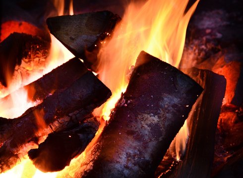 Feu de camp en d&eacute;cembre