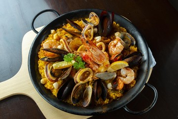 美味しい米料理のパエリア