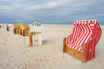 Strandkörbe am Meer © ThomBal