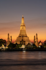 Fototapeta premium Wat Arun Ratchawararam, a Buddhist temple in Bangkok, Thailand.
