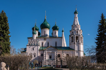 Obraz premium Ancient Temple of Elijah the Prophet in the city of Yaroslavl