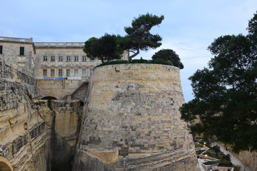 Fototapeta na wymiar Fortyfikacje obronne przy wejściu do Valletty