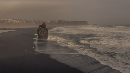 Czarna plaża Reynishverfi Islandia vik