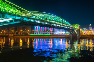 Obraz premium Moscow. Russia. Bridge of Bogdan Khmelnitsky at night. Kiev foot bridge against the night sky. Pedestrian bridge over the Moscow River. Rostov embankment. Evening illumination. Single Moscow tours.