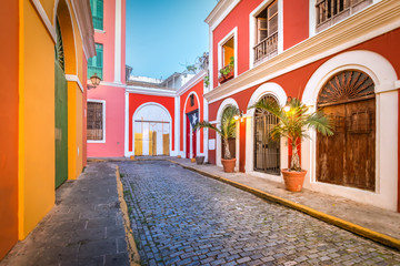 Cobblestone street in Old San Juan, Puerto Rico. Evening view. - obrazy, fototapety, plakaty
