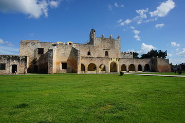 Fototapeta na wymiar Convent of San Bernardino de Siena, Vallavolid, Mexico