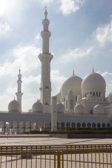 Fototapeta na wymiar View from the street of the Grand Mosque in Abu Dhabi