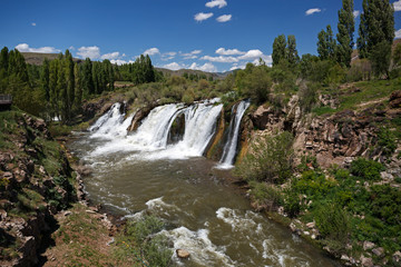 Fototapeta na wymiar Muradiye waterfall