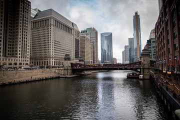 chicago riverwalk buildings view 