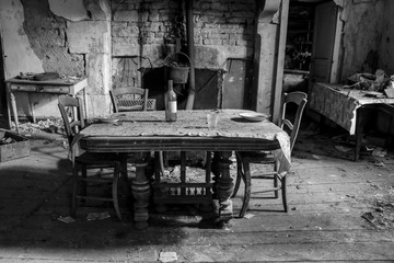 maison ancienne avec intérieur démodé