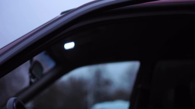Someone closes and opens the window in the car