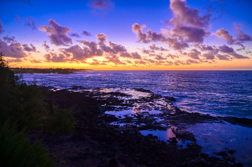 Fototapeta premium Sunrise over the coast of Kauai, Hawaii,