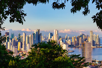 View of the skyline of Panama City framed by tropical rain forest - obrazy, fototapety, plakaty