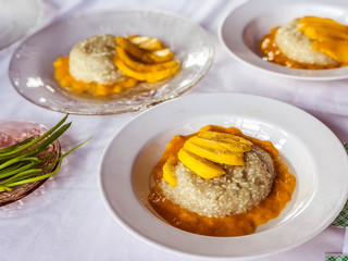 sticky rice with mango