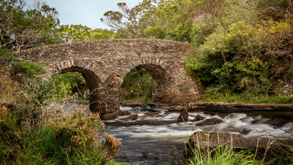 Fototapeta na wymiar Old Weir Bridge