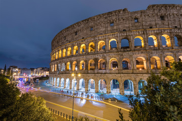 Fototapeta na wymiar Colosseo and Rome at night