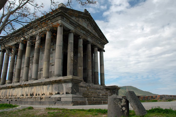 Obraz premium Antique temple dedicated to Sun God Mihr, Garni fortress. Garni village, Kotayk Region, Armenia.