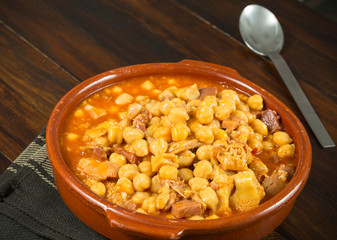 Garbanzos con callos de ternera