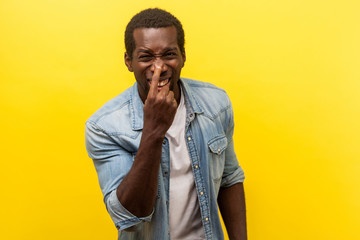 You are liar! Portrait of positive man in denim casual shirt with rolled up sleeves pointing at his...