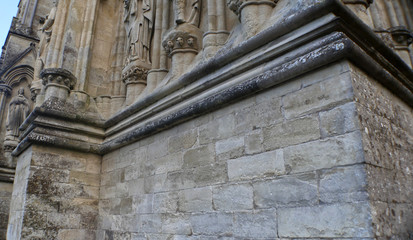 Obraz premium Salisbury Cathedral on a clear, cold winters day showing stone work.