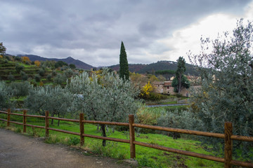 Fototapeta na wymiar view of the village in the mountains of Italy