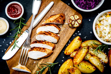 Barbecue chicken fillet with baked potatoes and vegetables
