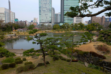 旧芝離宮恩賜庭園の池の全景