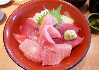 まぐろ丼