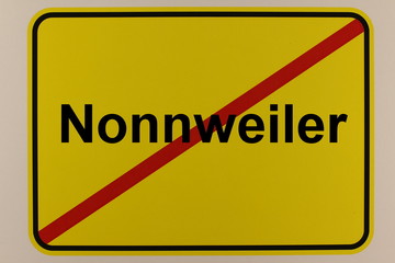 Grafische Darstellung des Ortsaugangsschildes der Stadt Nonnweiler im Saarland