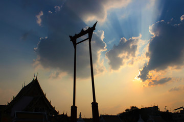 Red giant swing at dusk