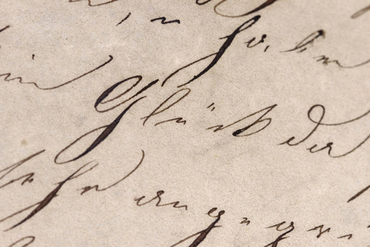 Historisches Schriftbild - Fokus auf dem Wort "Gl&uuml;ck"