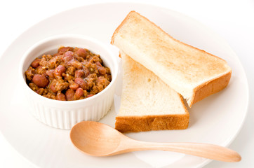 チリコンカーンとトースト