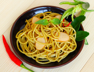 Spaghetti  stir fried with curry Thai.