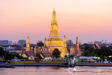Naklejka premium Wat Arun is a Buddhist temple in Bangkok Yai district of Bangkok, Thailand