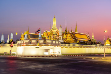 Wat phra keaw at sunset bangkok, Thailand