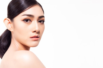 Naklejka premium Beauty asian woman face healthy skin, natural makeup. Portrait young model lady face, close up. Beautiful model girl with perfect fresh clean skin. look camera, studio on white background, copy space