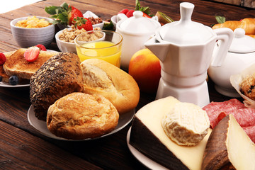 Breakfast served with coffee, orange juice, croissants, cereals and fruits. Balanced diet. Continental breakfast with granola and fruits