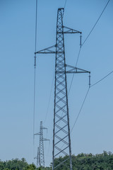 Strommasten einer Überlandleitung