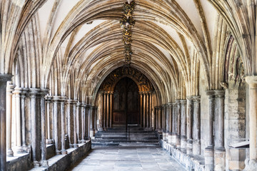 Cloister of Norwich Cathedral in East England - obrazy, fototapety, plakaty