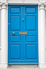 Obraz na płótnie Canvas Blue colored door in Dublin