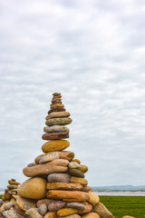 Fototapeta na wymiar towers made of stones on the beach