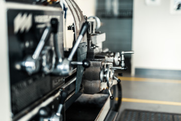 Fototapeta premium Przemysłowa obróbka metali w fabryce