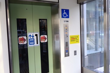 車椅子優先エレベーター