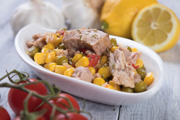 Tuna salad with vegetables